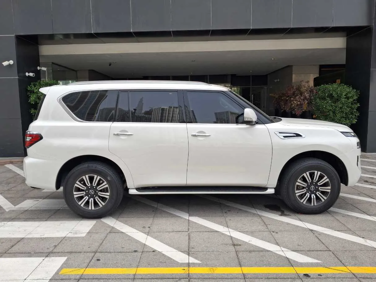 Car image 8