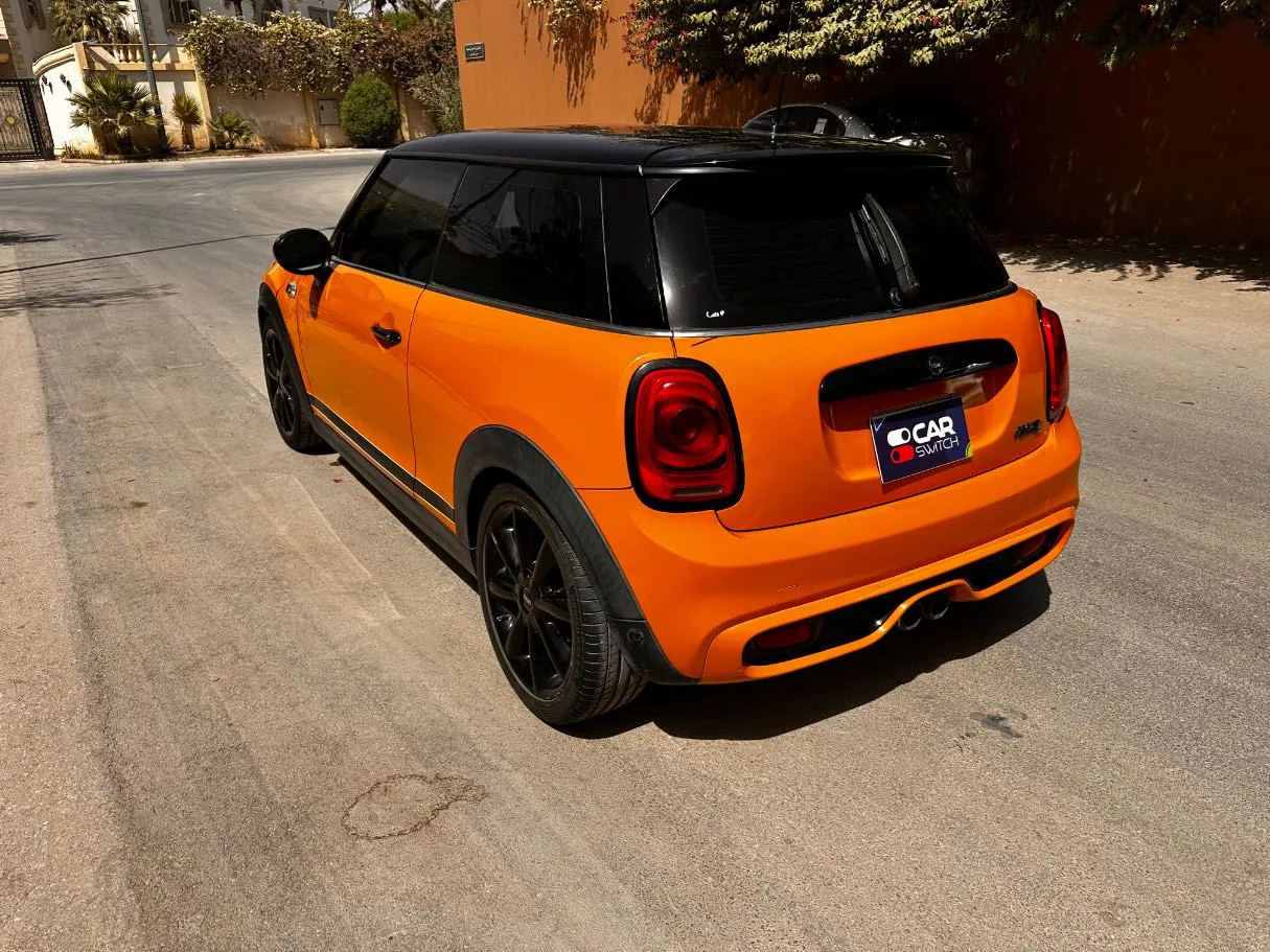 Car image 7