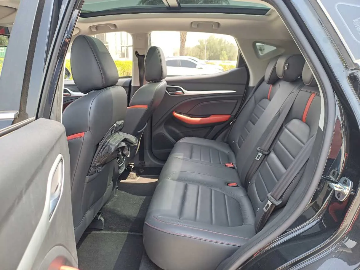 Car image 13
