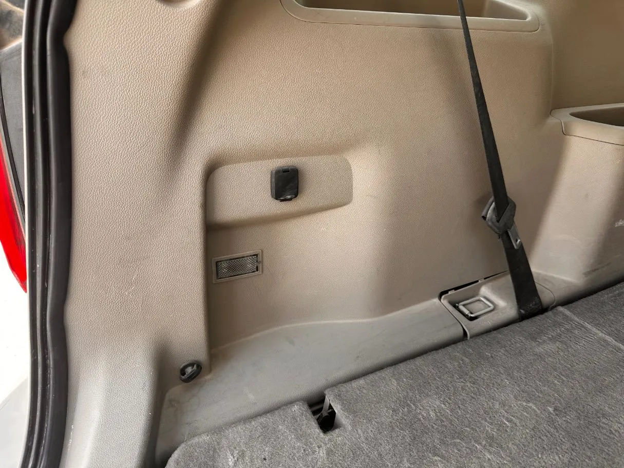 Car image 26