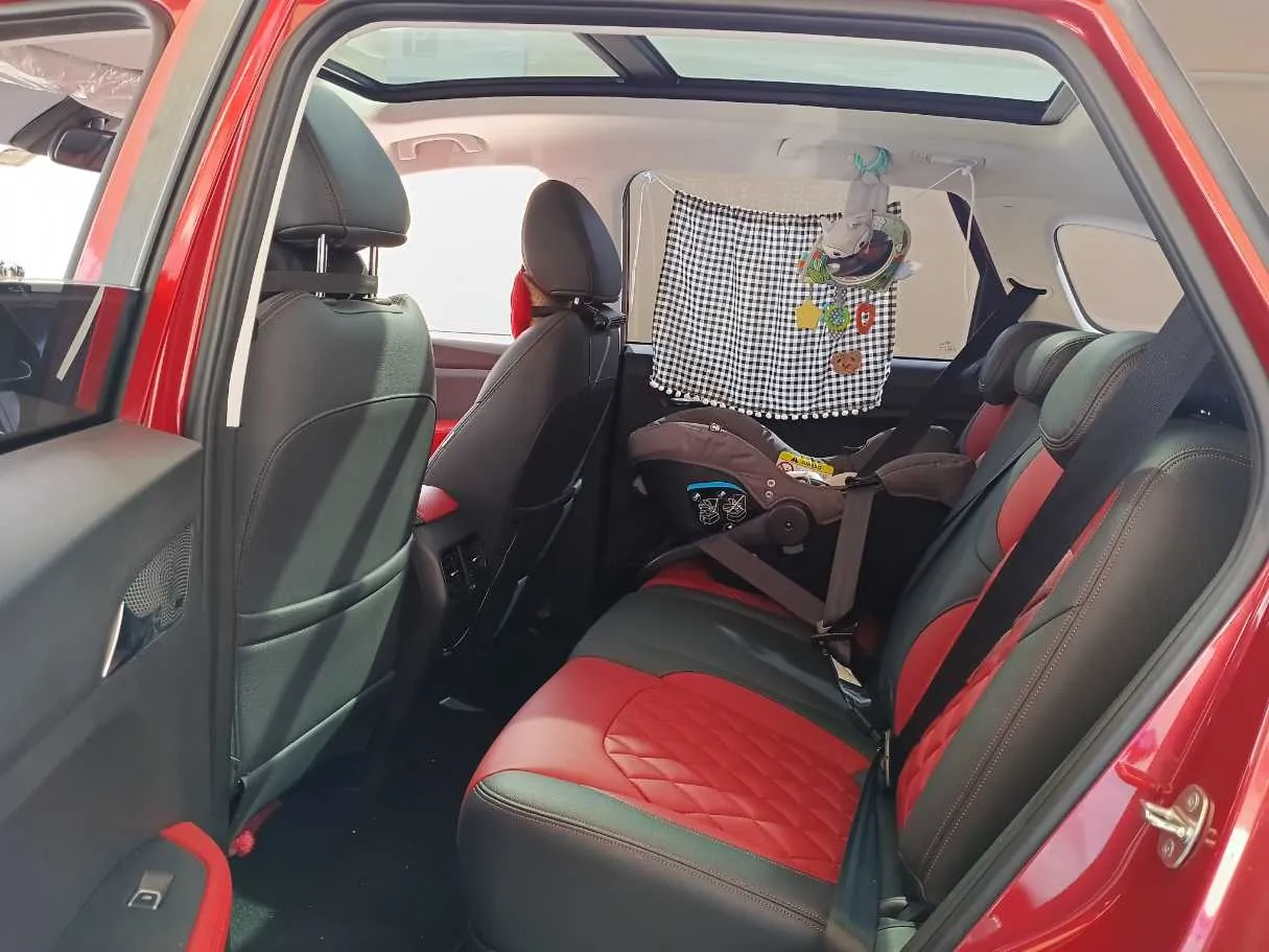 Car image 13