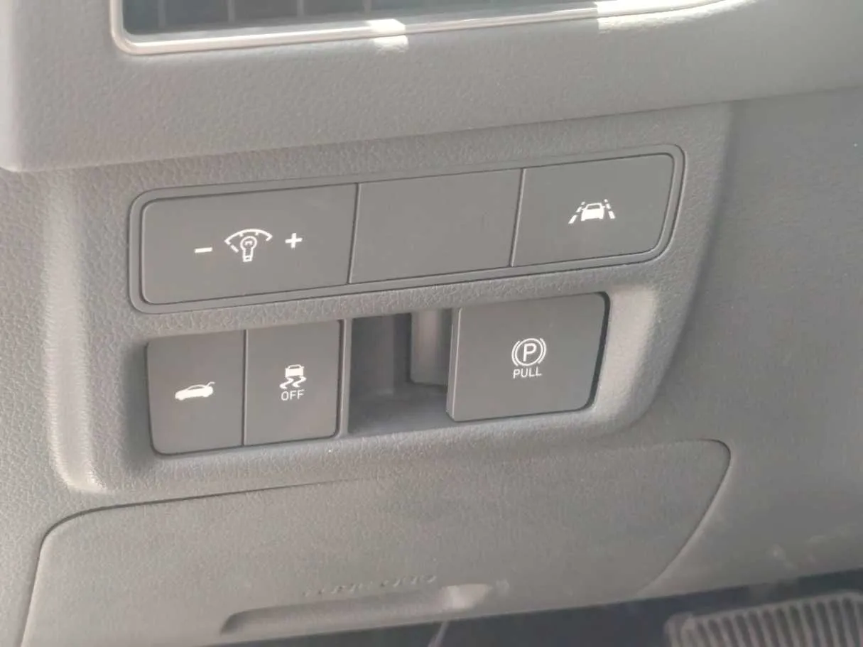 Car image 29