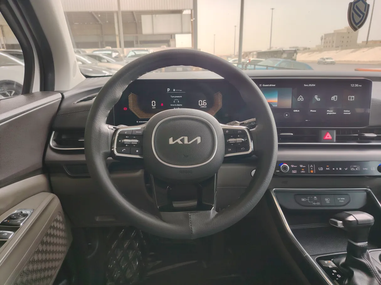Car image 24