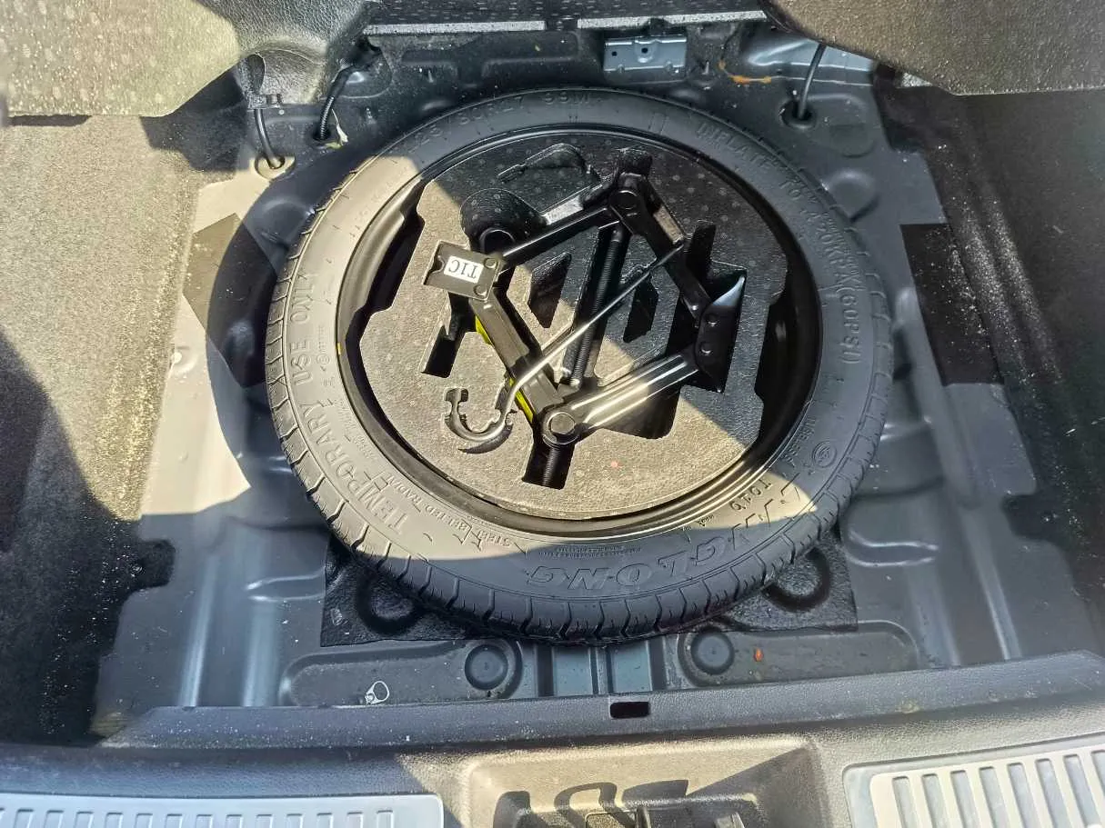 Car image 36