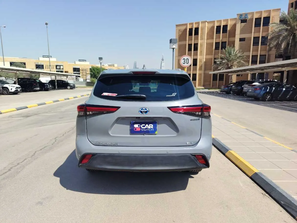 Car image 6