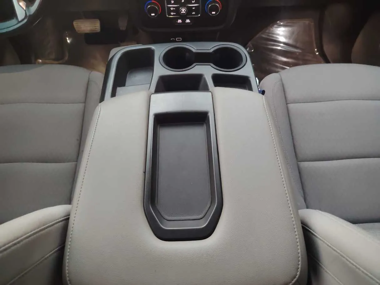 Car image 28