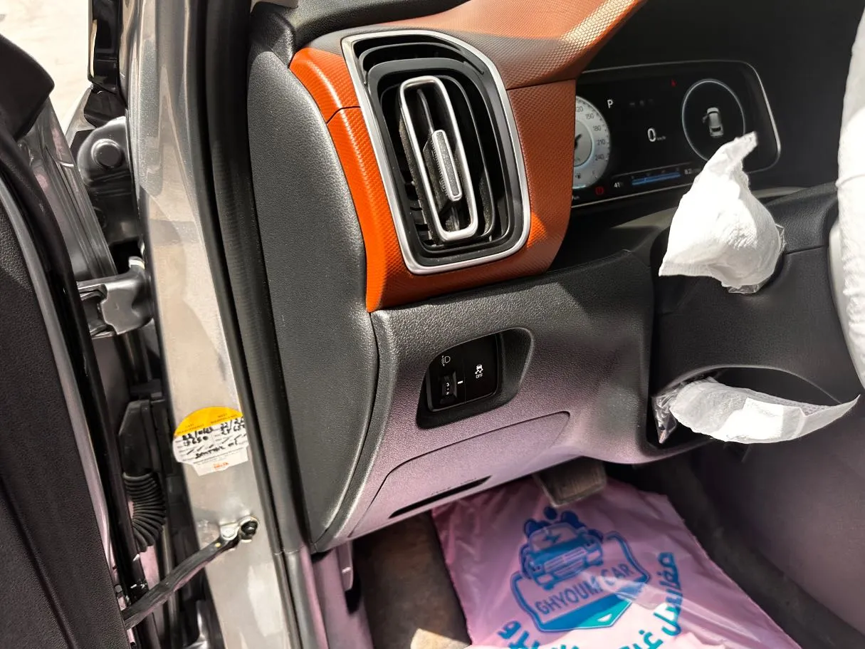 Car image 26