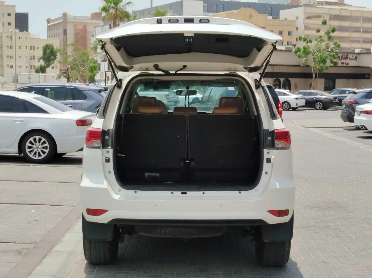Car image 28