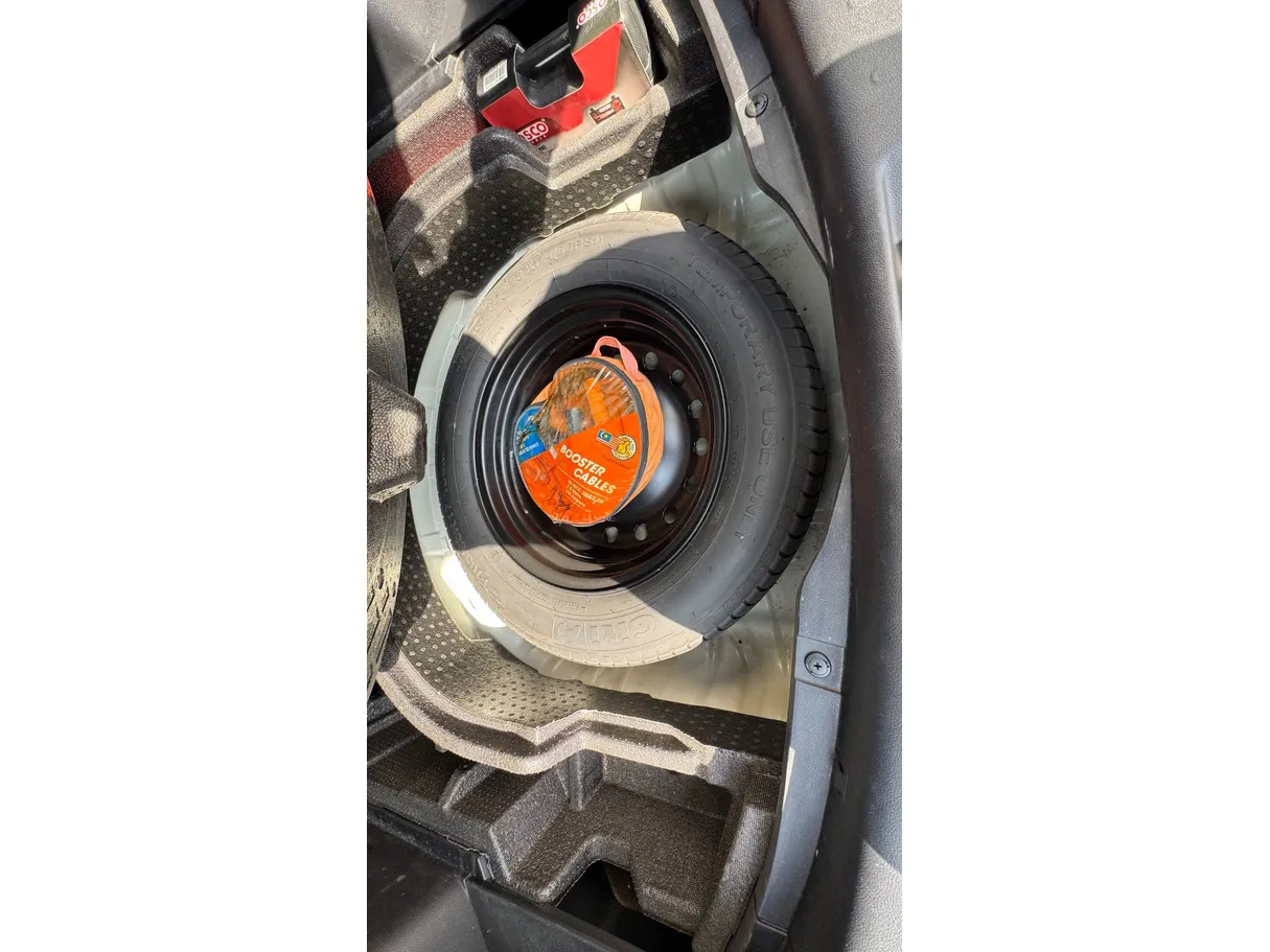 Car image 26