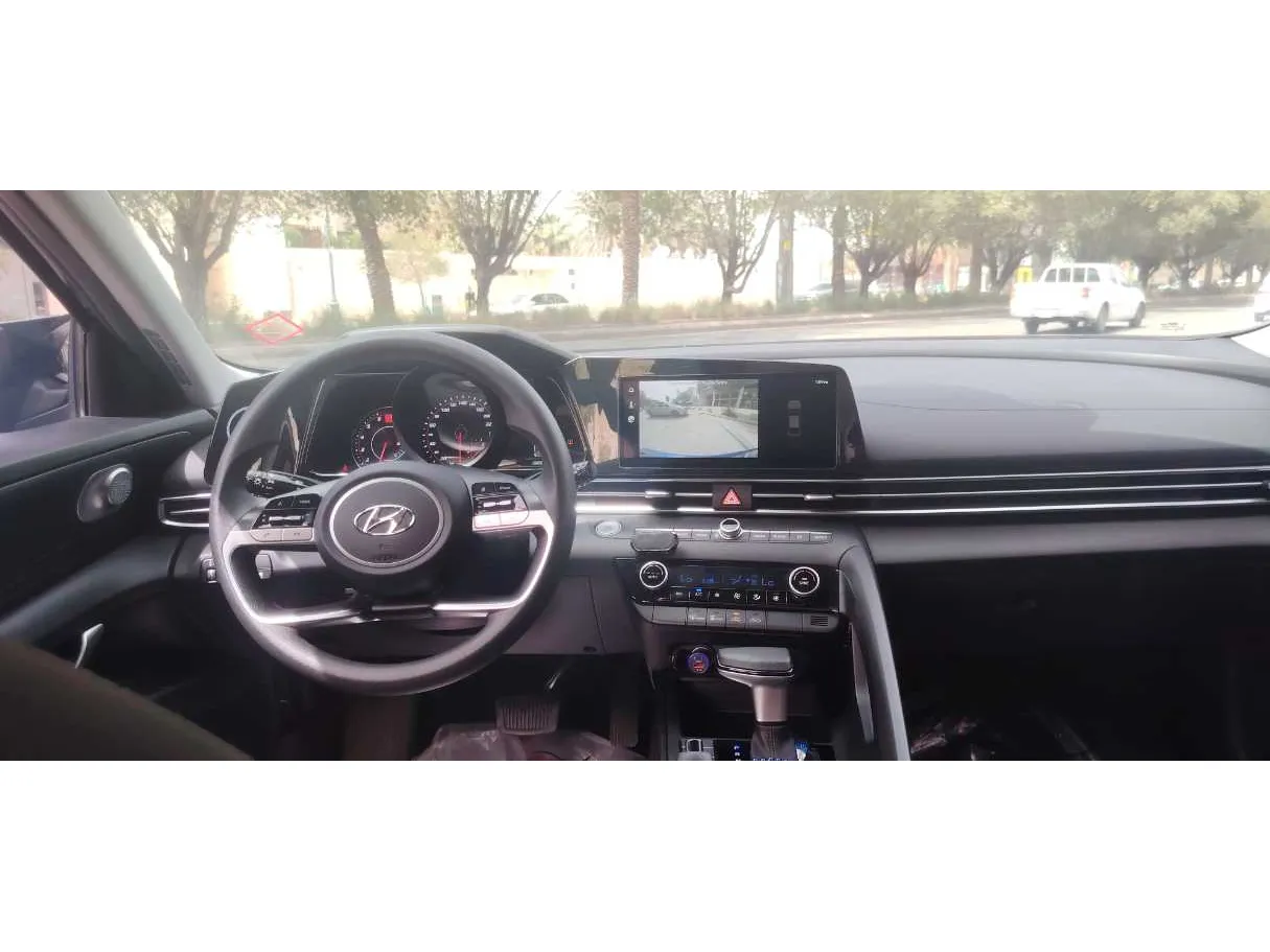 Car image 18