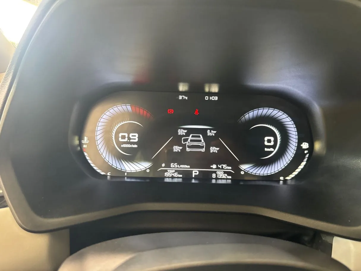 Car image 9