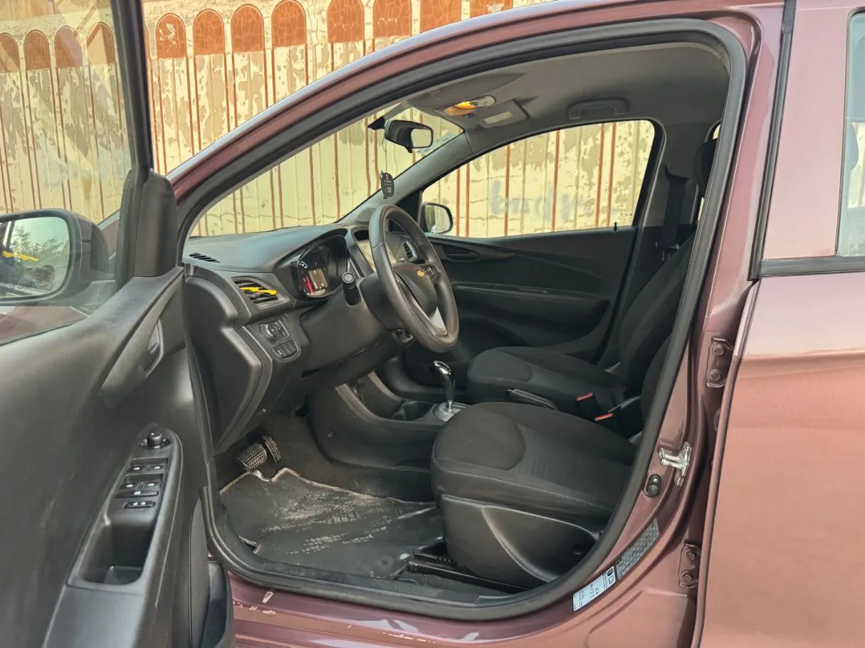 Car image 11
