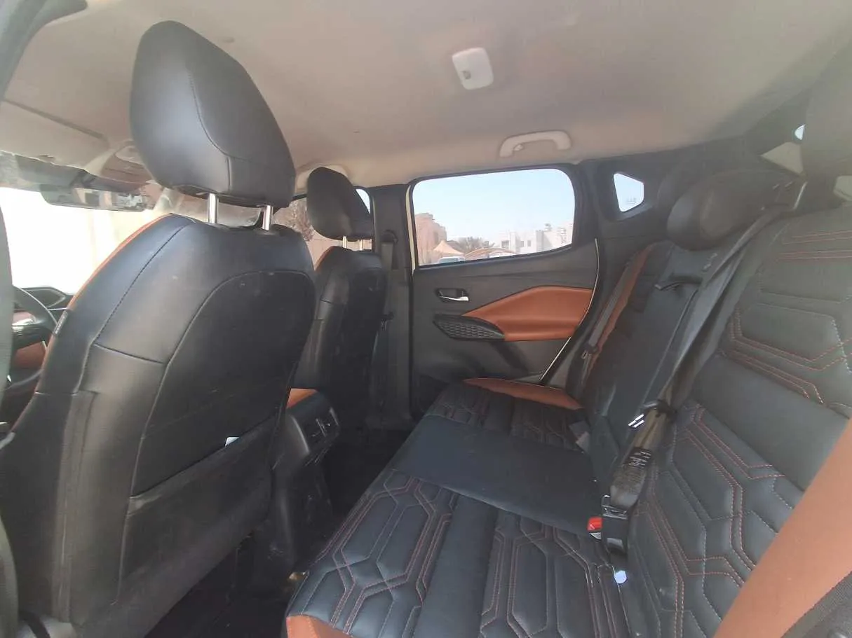 Car image 17