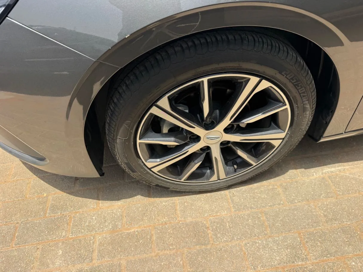 Car image 4
