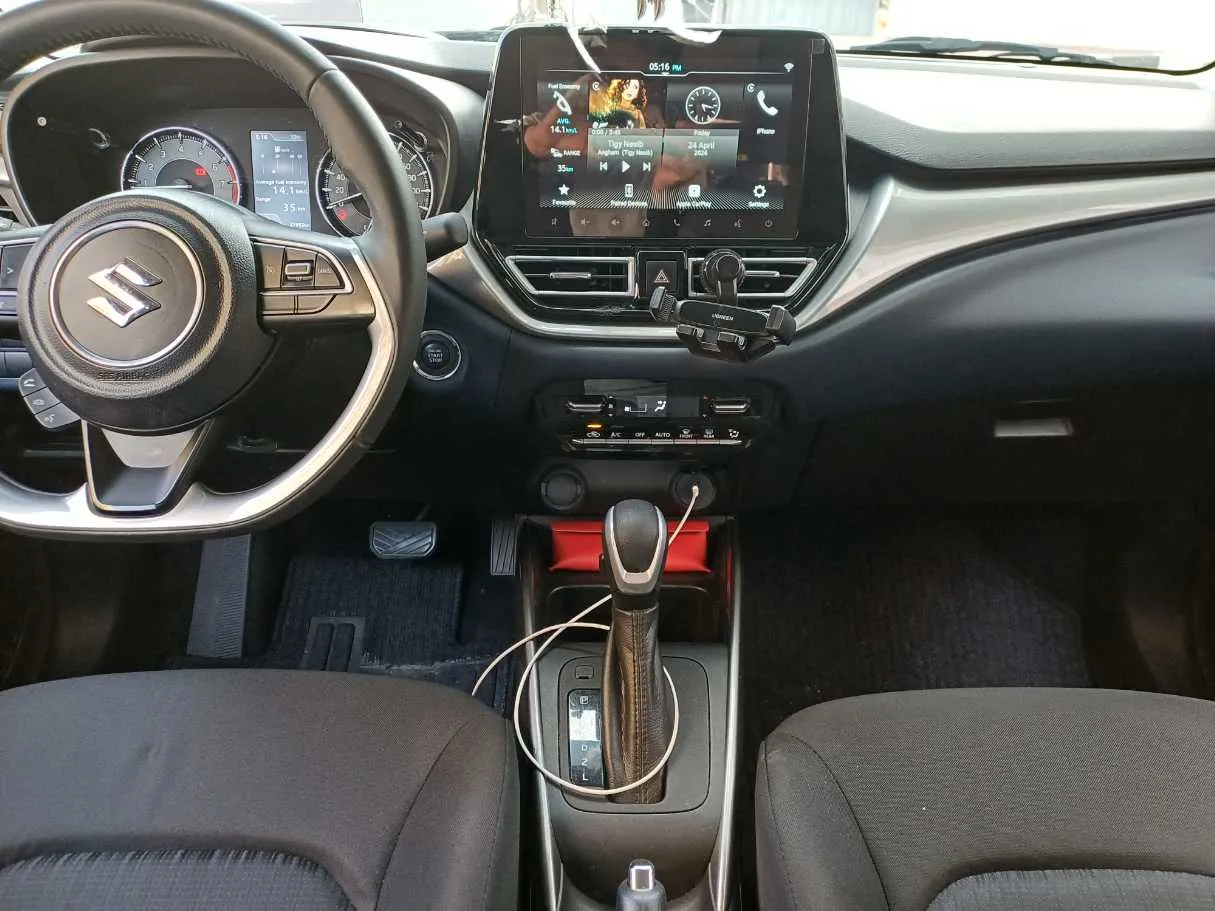 Car image 17