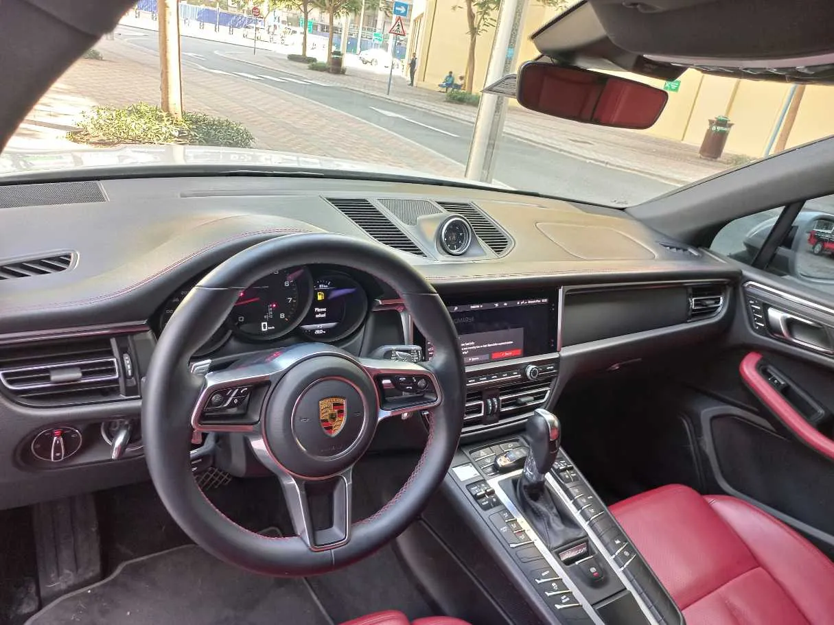Car image 11