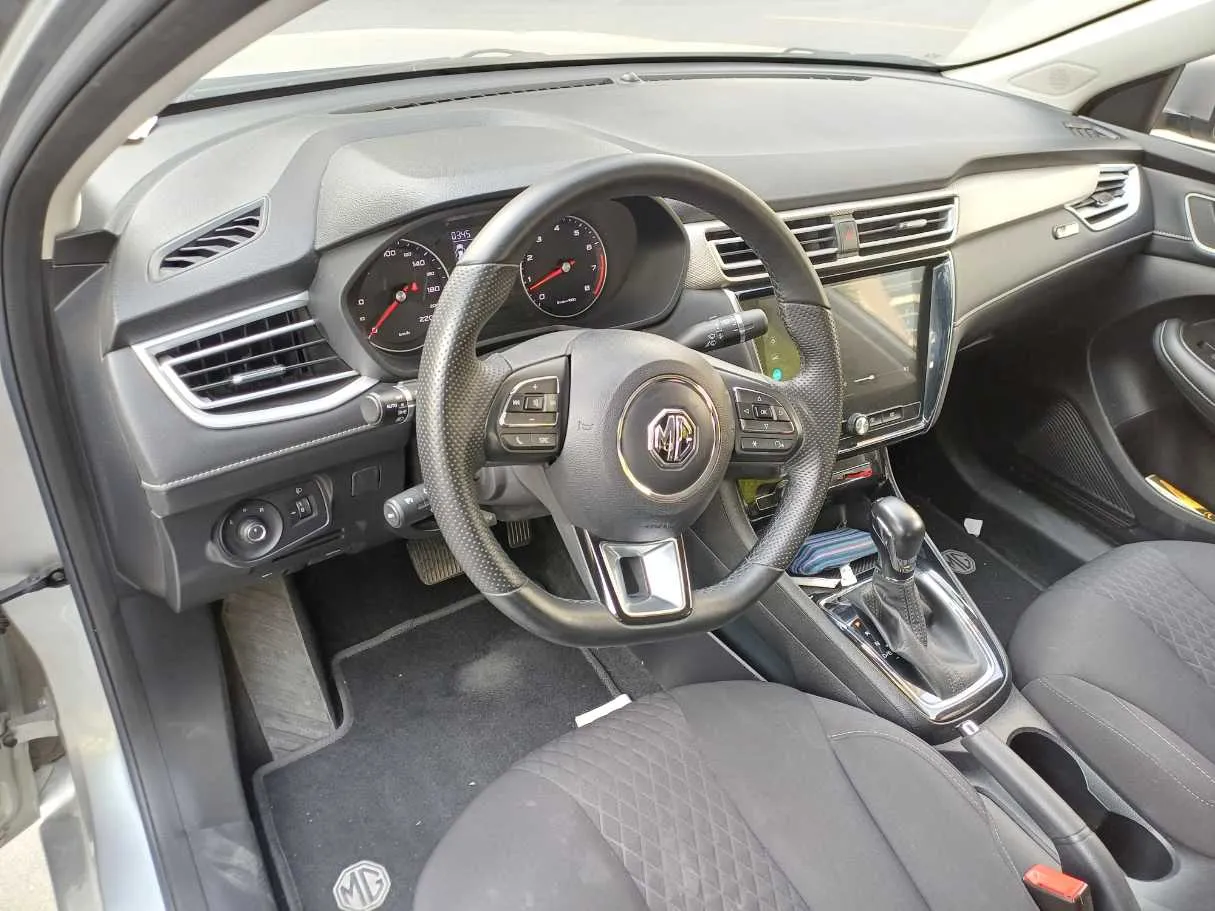 Car image 11