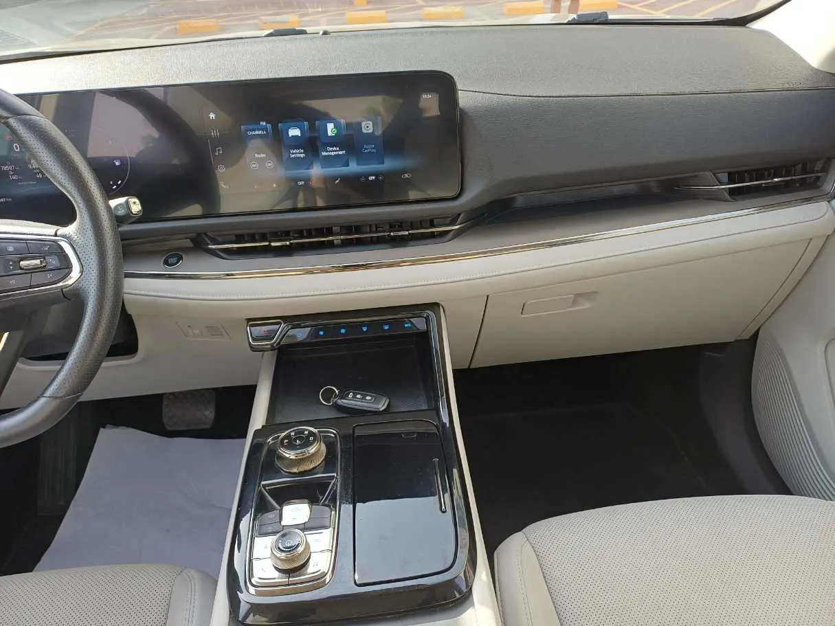 Car image 15