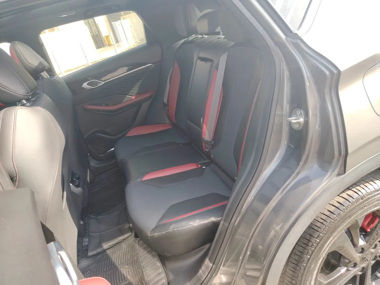 Car image 15