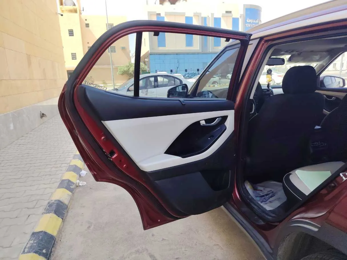 Car image 15