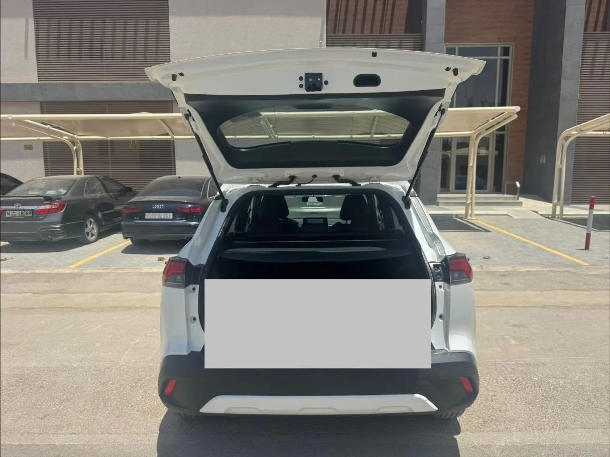 Car image 19