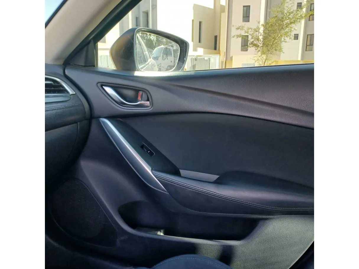 Car image 24