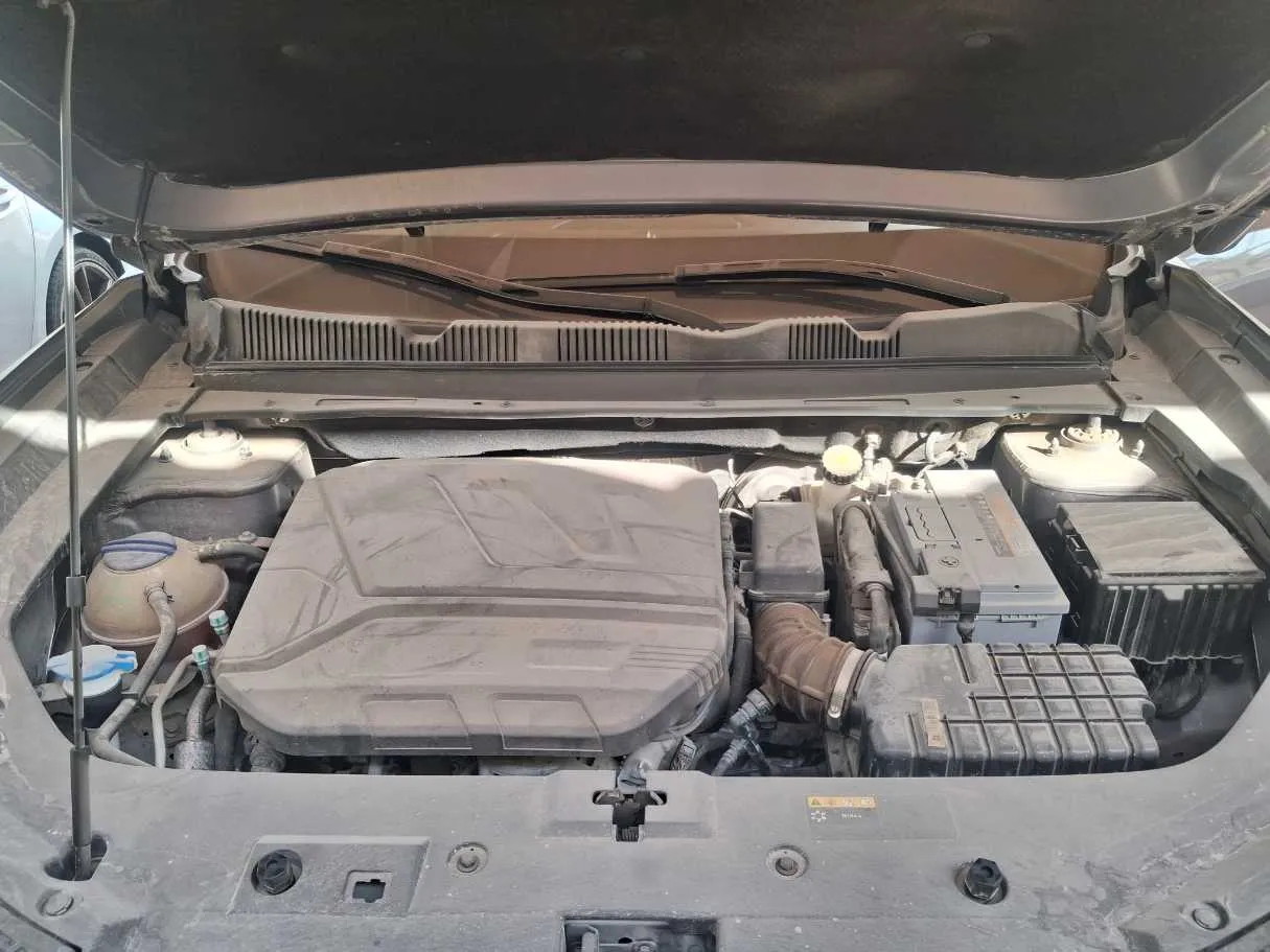 Car image 18