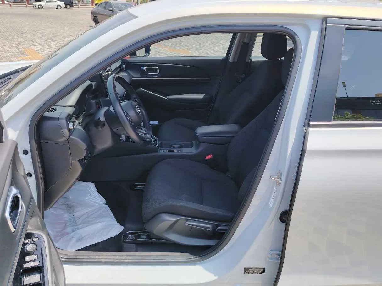 Car image 13