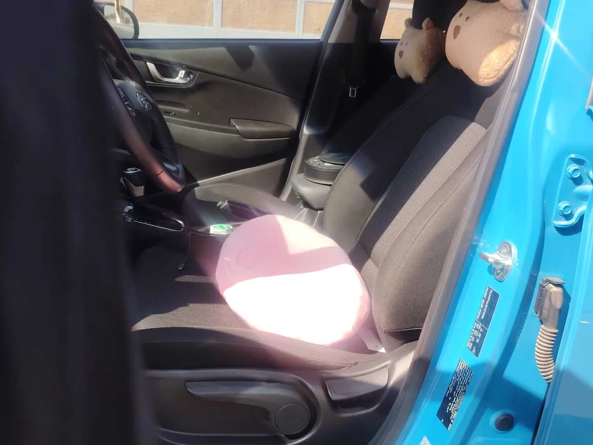 Car image 12