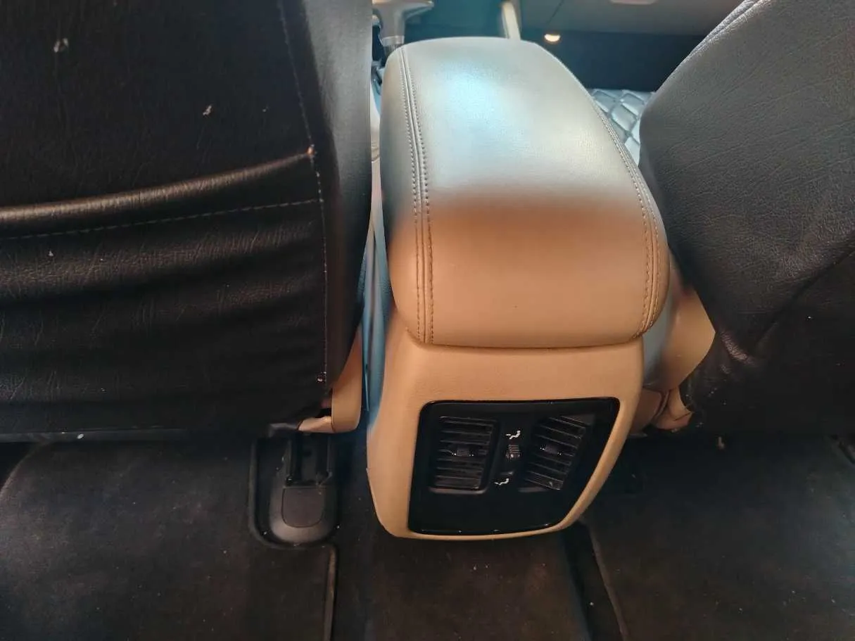 Car image 37