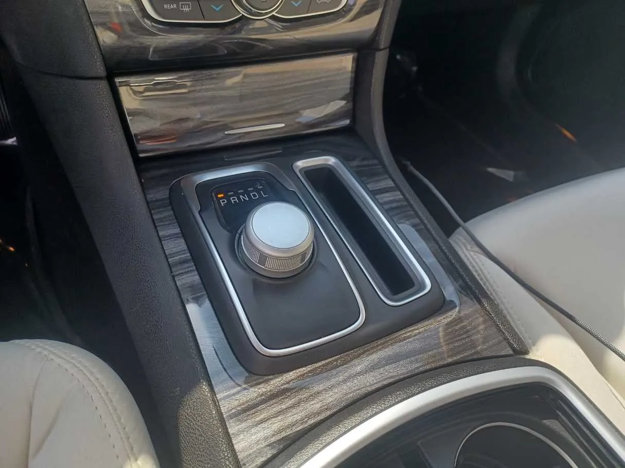 Car image 17