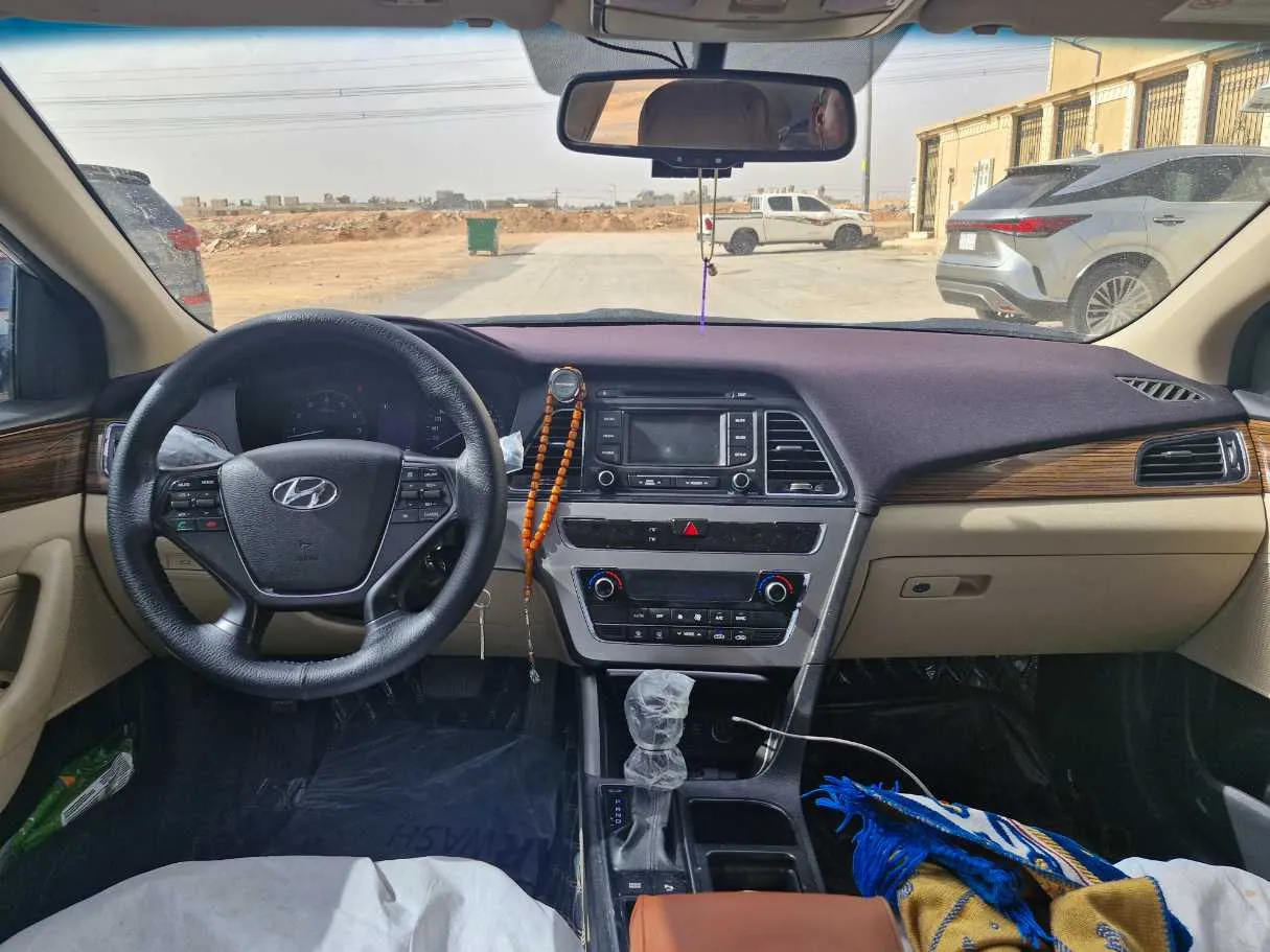 Car image 17