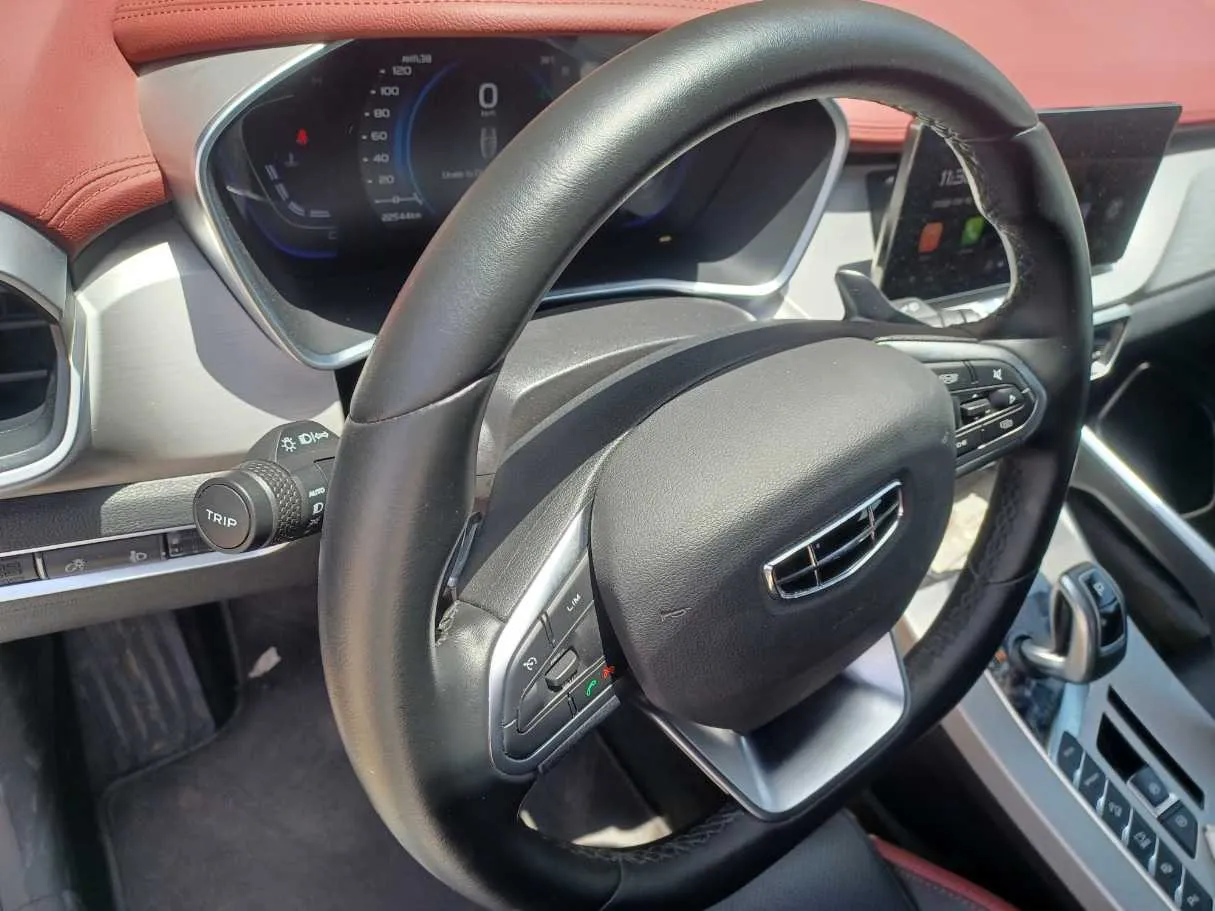 Car image 19