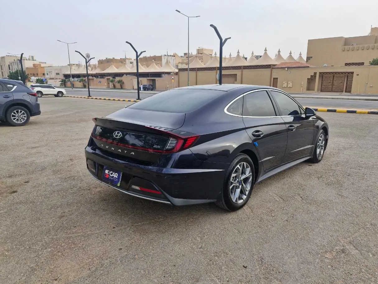 Car image 5