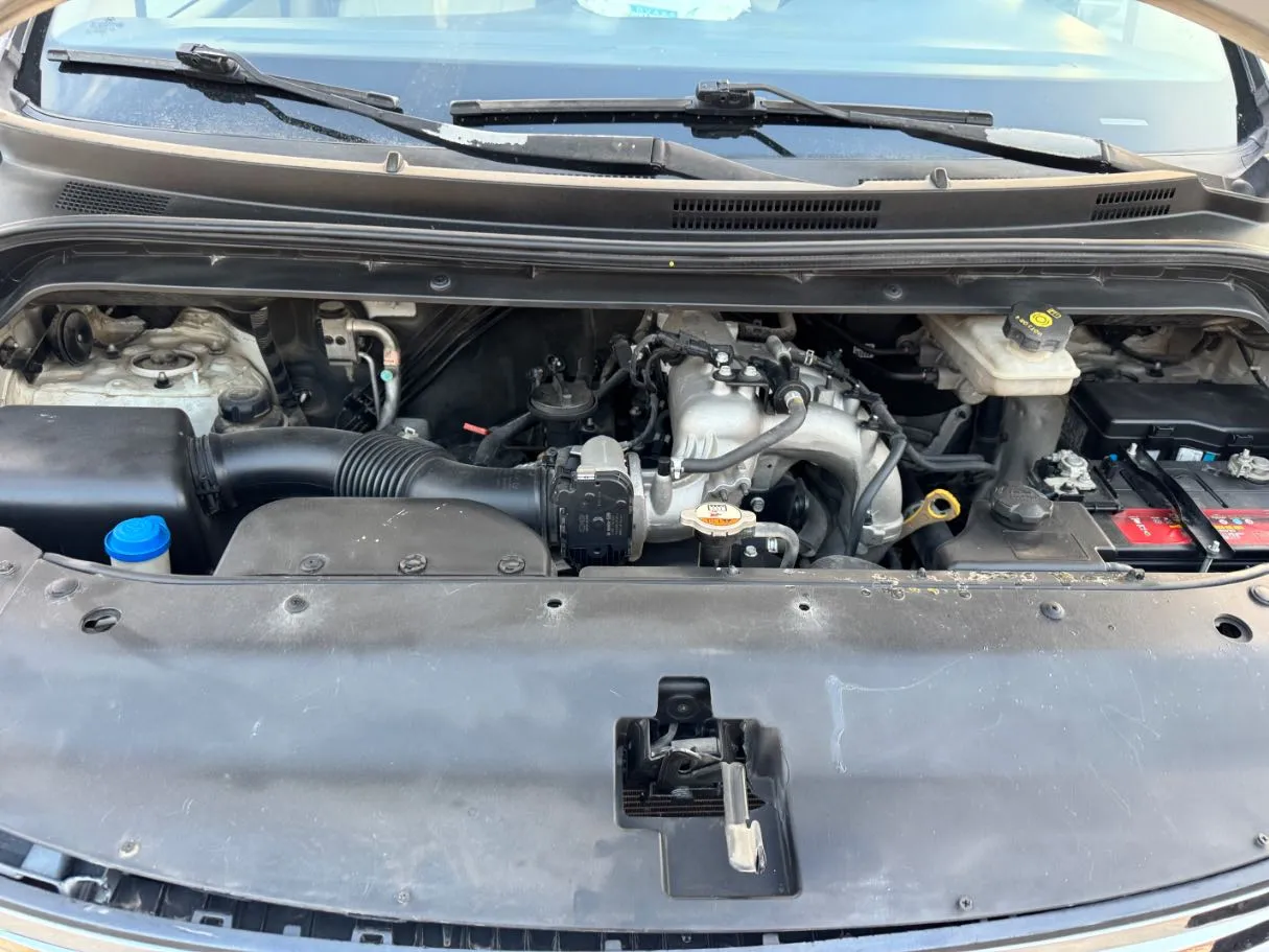 Car image 19