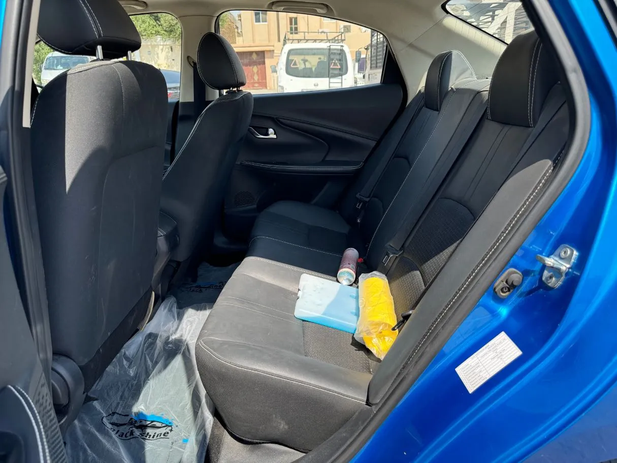 Car image 15