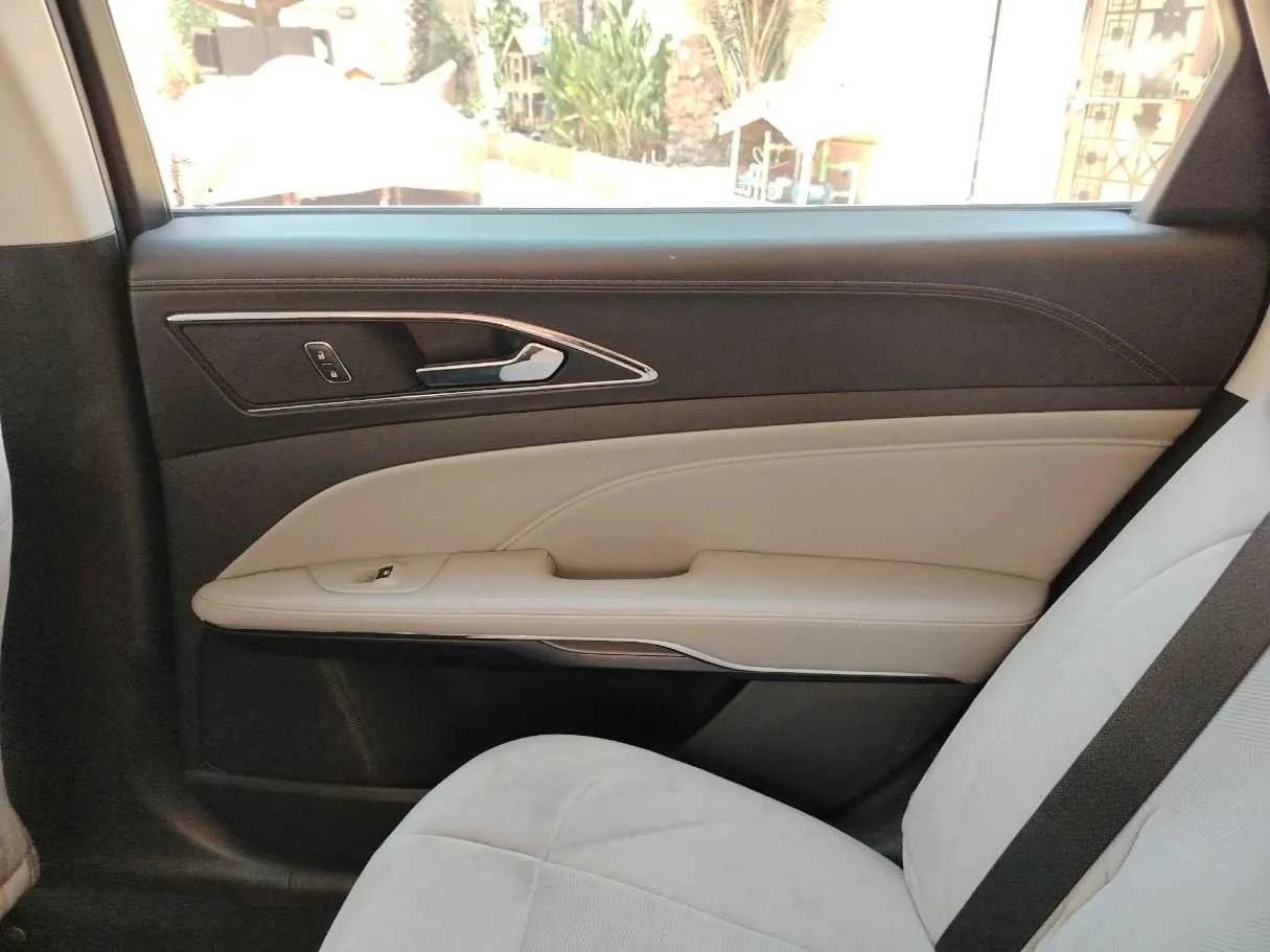 Car image 40
