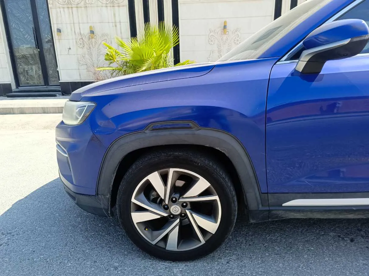 Car image 9