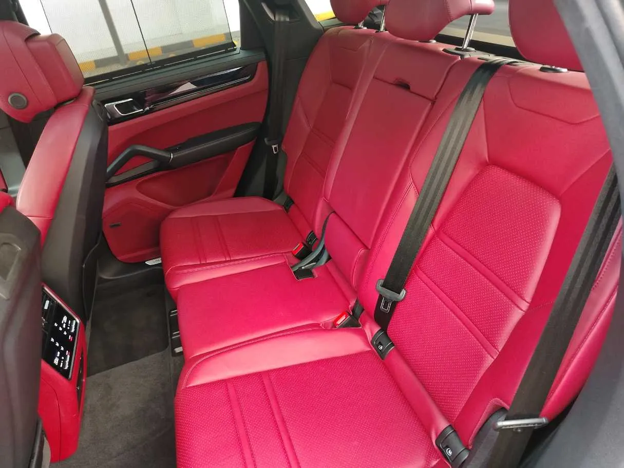 Car image 17