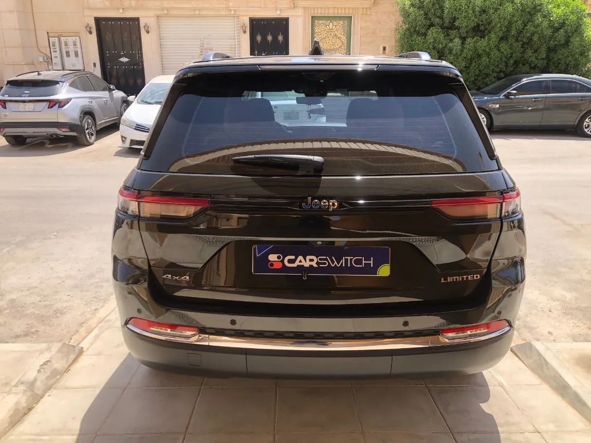 Car image 6