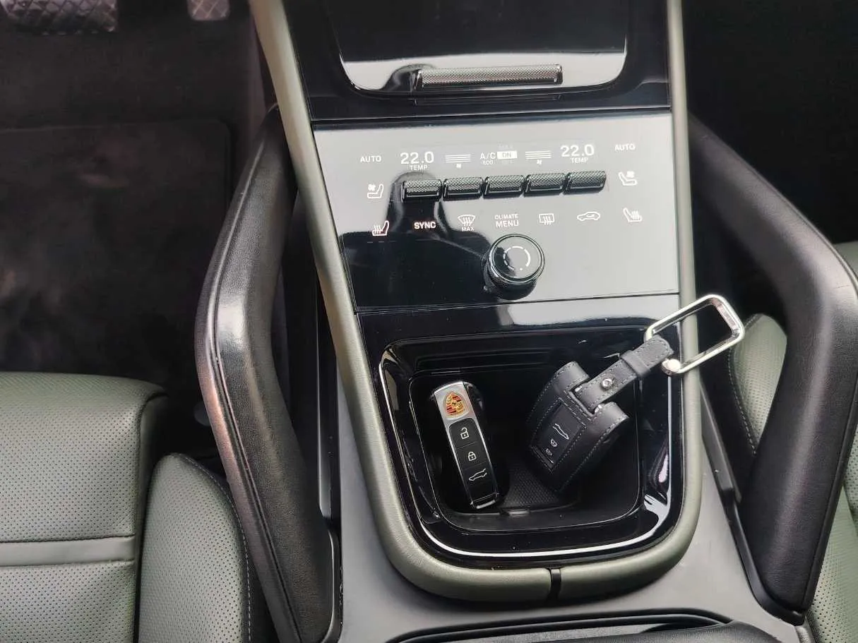 Car image 21