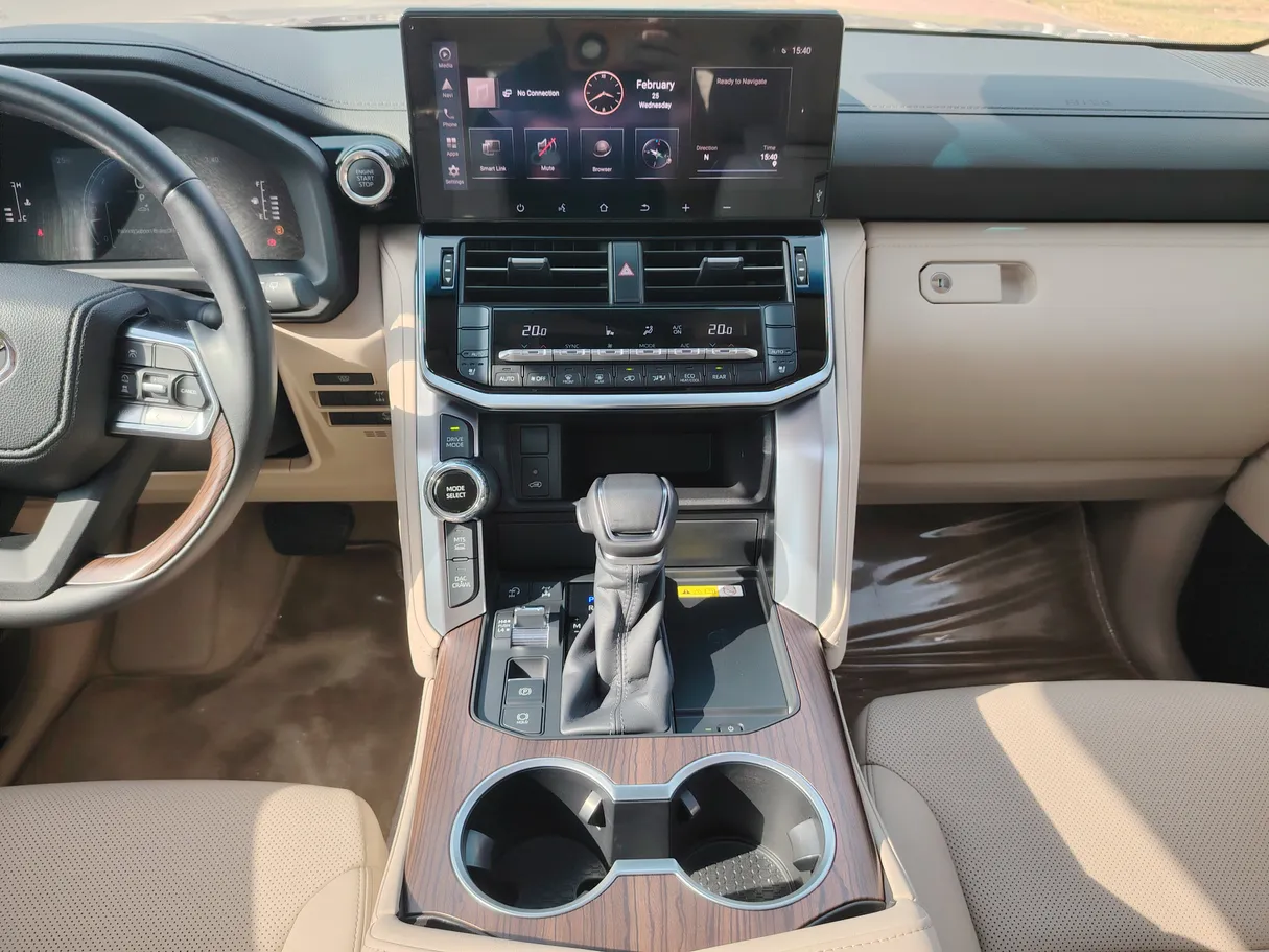 Car image 19