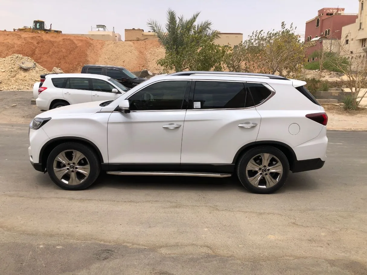 Car image 8