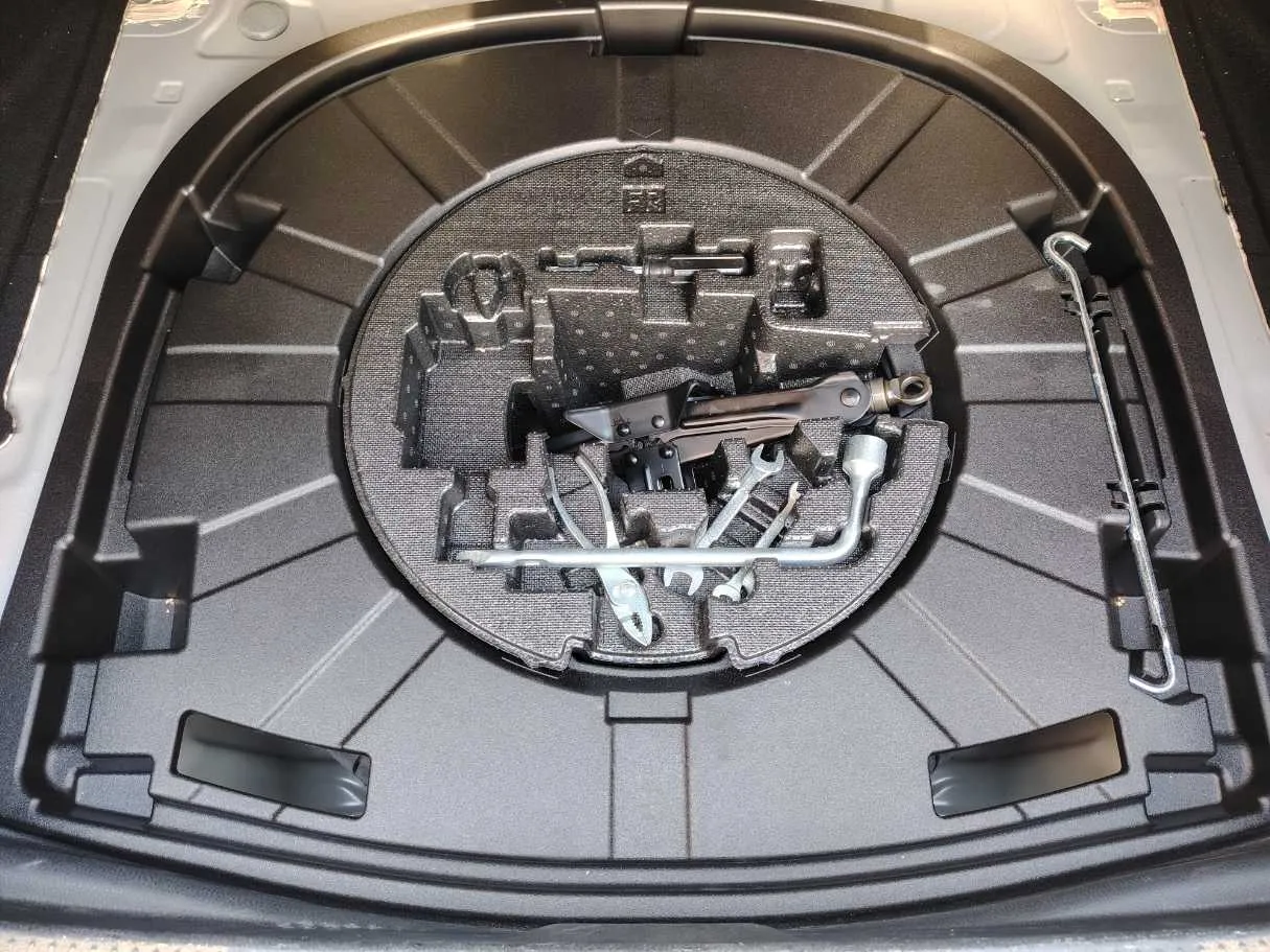 Car image 37