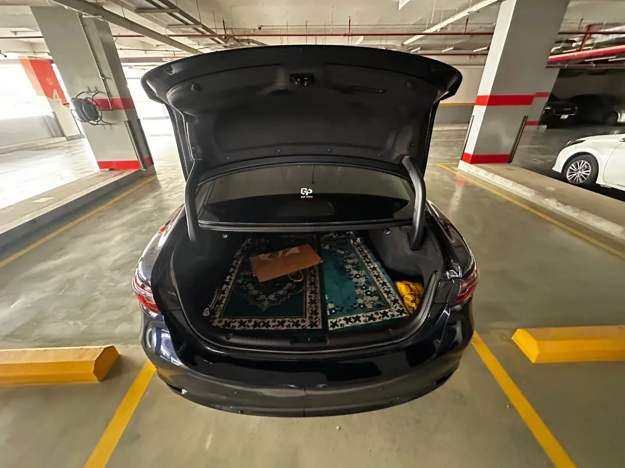 Car image 25