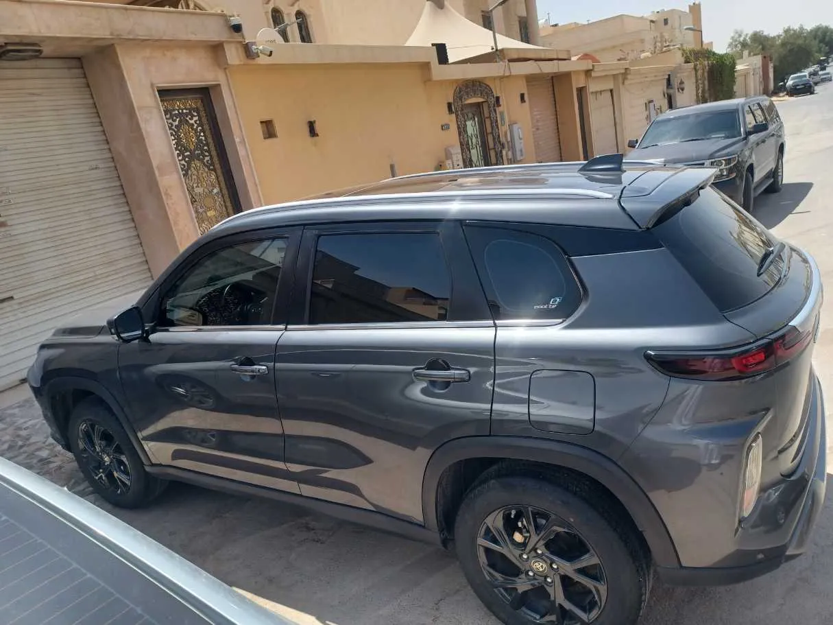 Car image 8