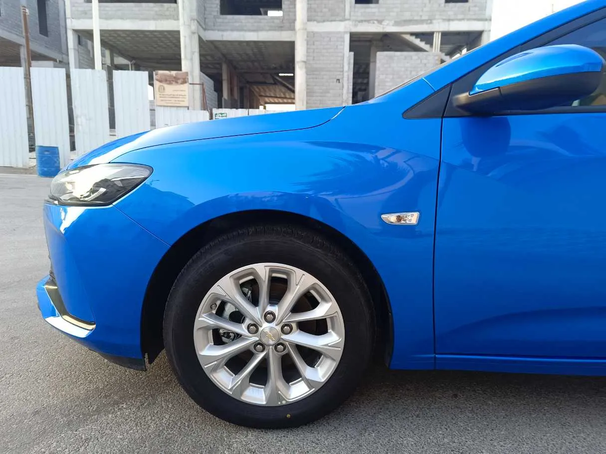 Car image 9