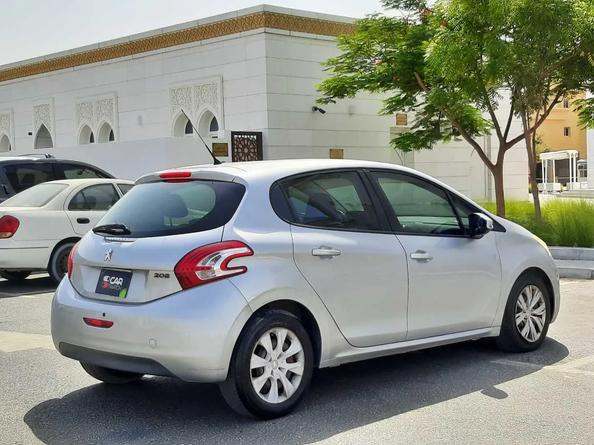 Car image 5