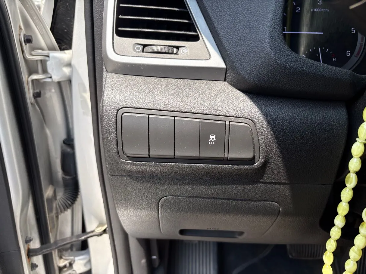 Car image 23