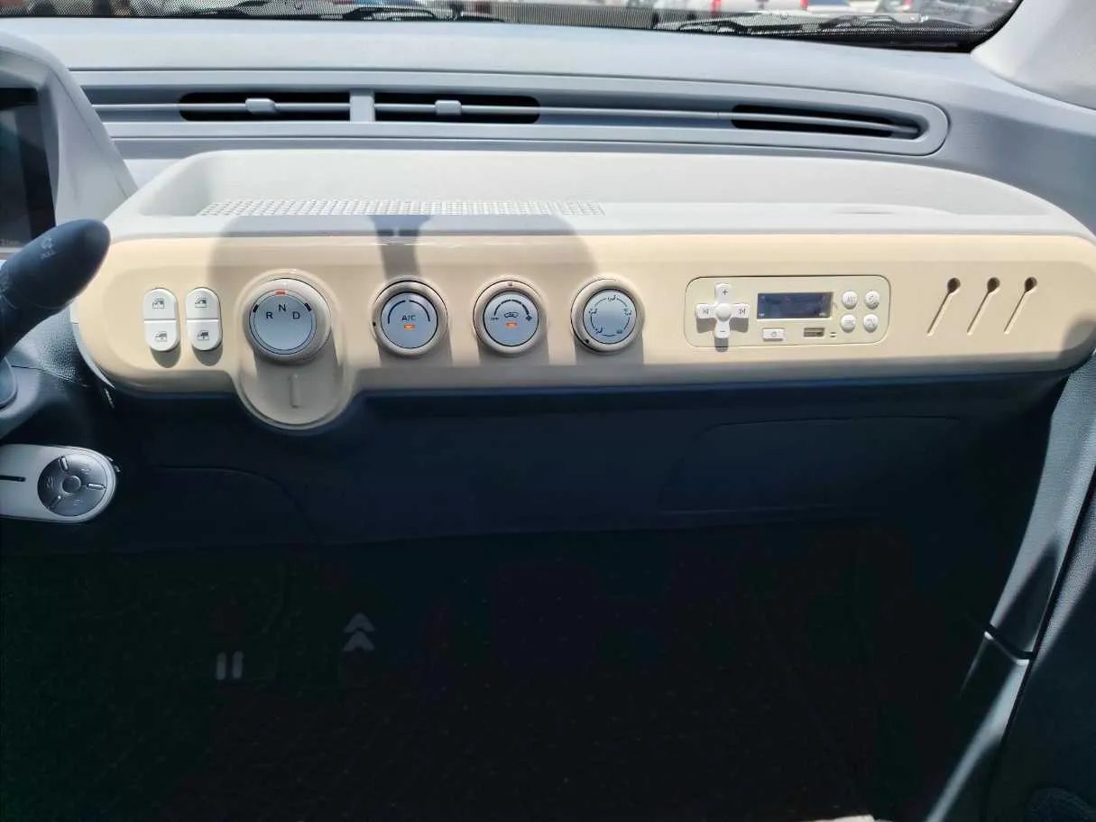 Car image 15